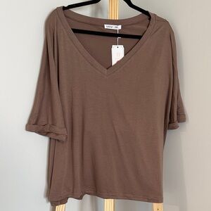 UE Relaxed V-Neck Short Sleeve Top in Brown
